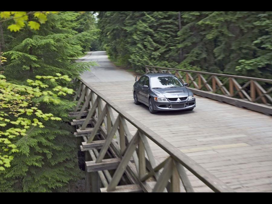  Mitsubishi Lancer Evolution MR 2004 года  (фото 12 из 17)